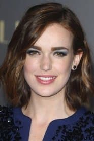 Elizabeth Henstridge 이미지