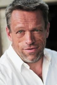 Brian Thompson 이미지